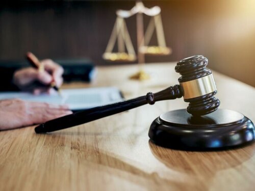 مكتب د عبدالله بن يعروف محامون ومستشارون قانونيون محامي في ابوظبي