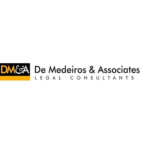 De Medeiros & Associates Logo